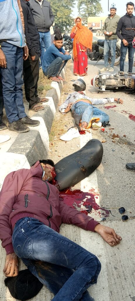 सड़क हादसे में बाइक सवार चालक की मौत, साथी घायल