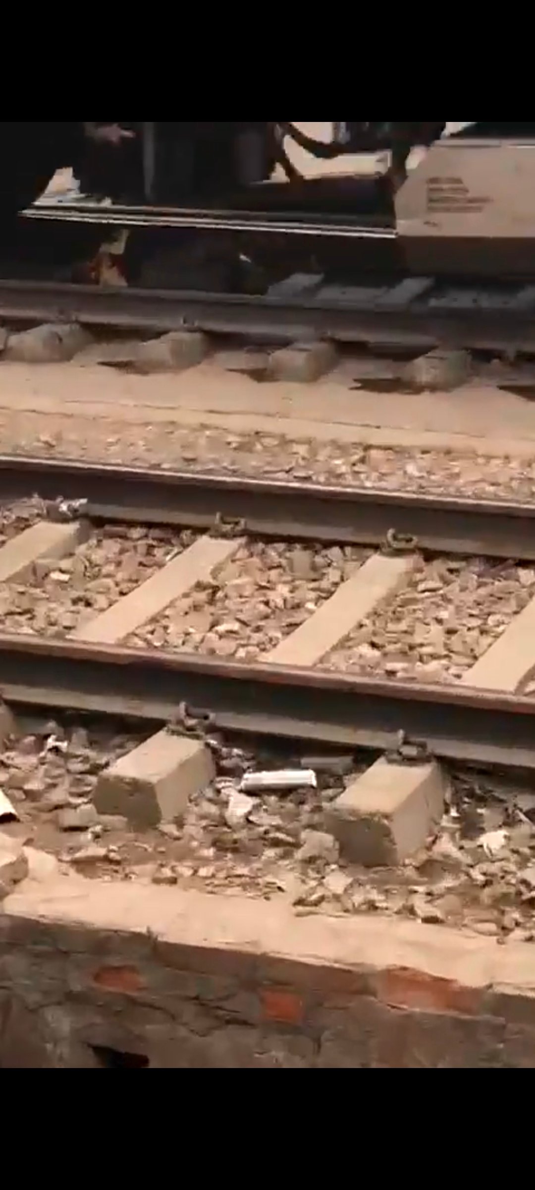 1000263975